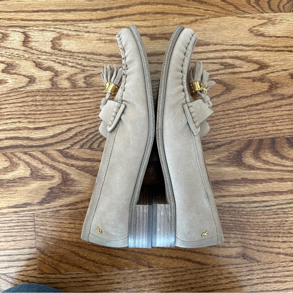 Vince Camuto Casbella Women's SuedeTan Loafers with Tassel Detail Sz7.5 Preowned - Picture 7 of 9